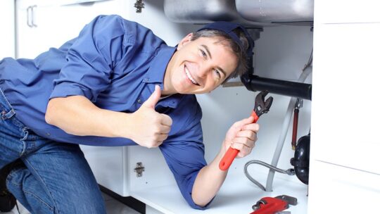 Comment trouver un bon plombier : 4 astuces pour ne pas se tromper